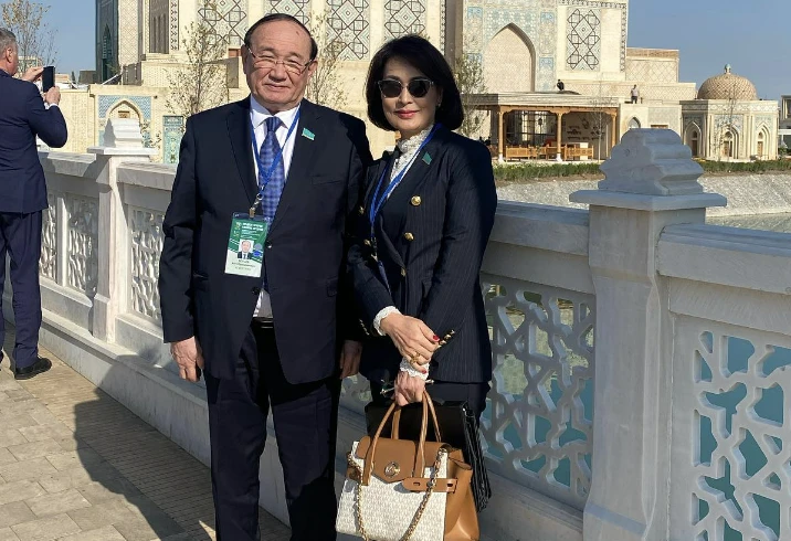 "Sómkemniń quny - 250 myń teńge": Mınıstr qymbat brendtegi kıimderine qatysty saýalǵa jaýap berdi