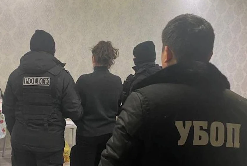 «Mal-múlikti bóliskisi kelmegen». Kúıeýin óltirýge tapsyrys bergen áıel ustaldy (vıdeo)