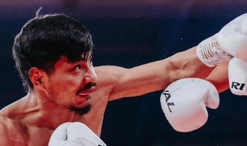 Jeńilmeıtin boksshy ekenin taǵy dáleldedi