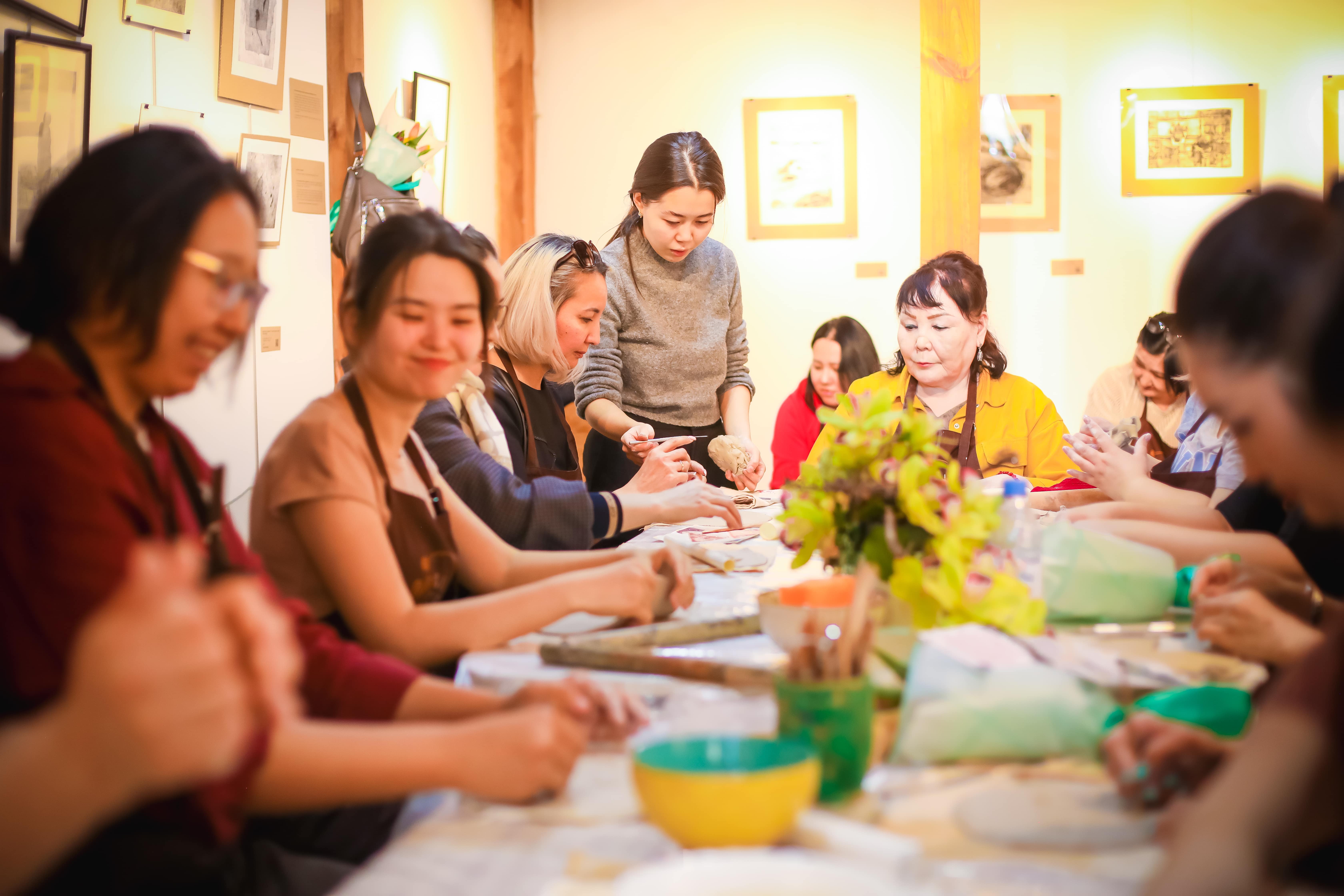 «Jastar Rýhy» erekshe balalardyń analaryna sheberlik saǵatyn uıymdastyrdy