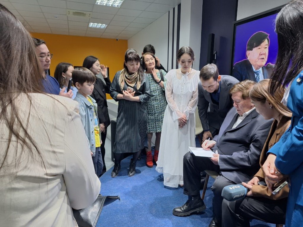 Atyraýdaǵy aqyn keshi