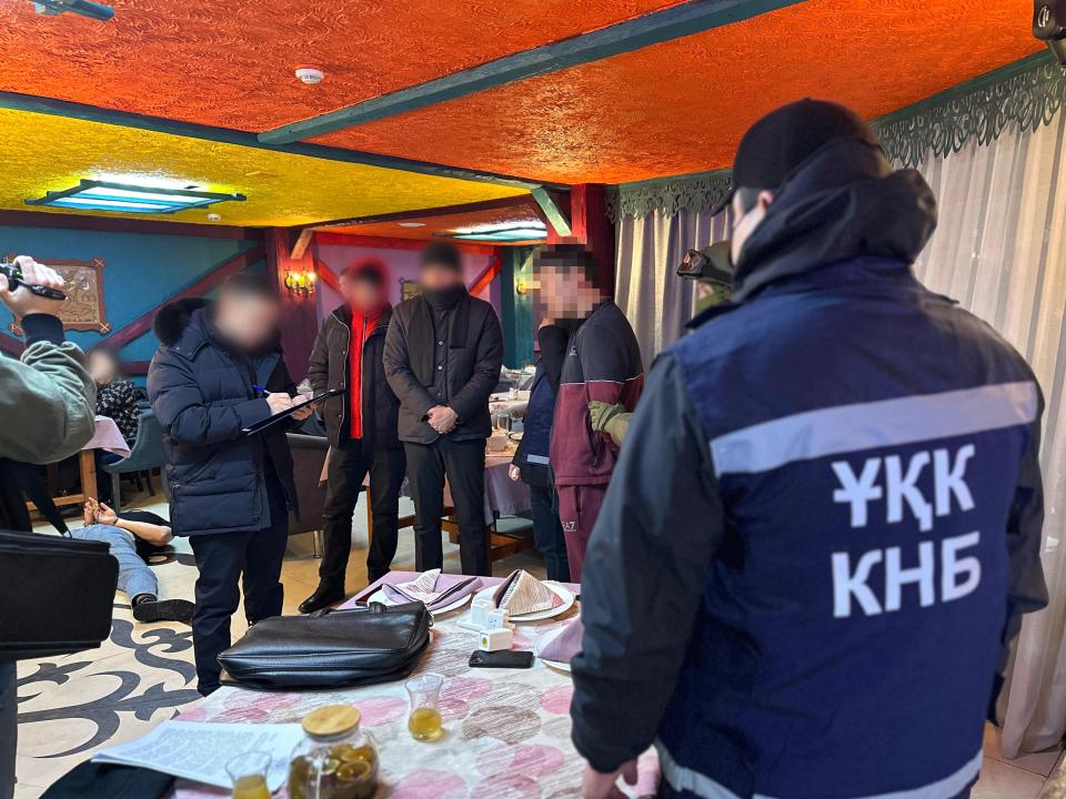 Býrabaıdaǵy bıznesti baqylaýǵa almaq bolǵan 2 turǵyn ustaldy