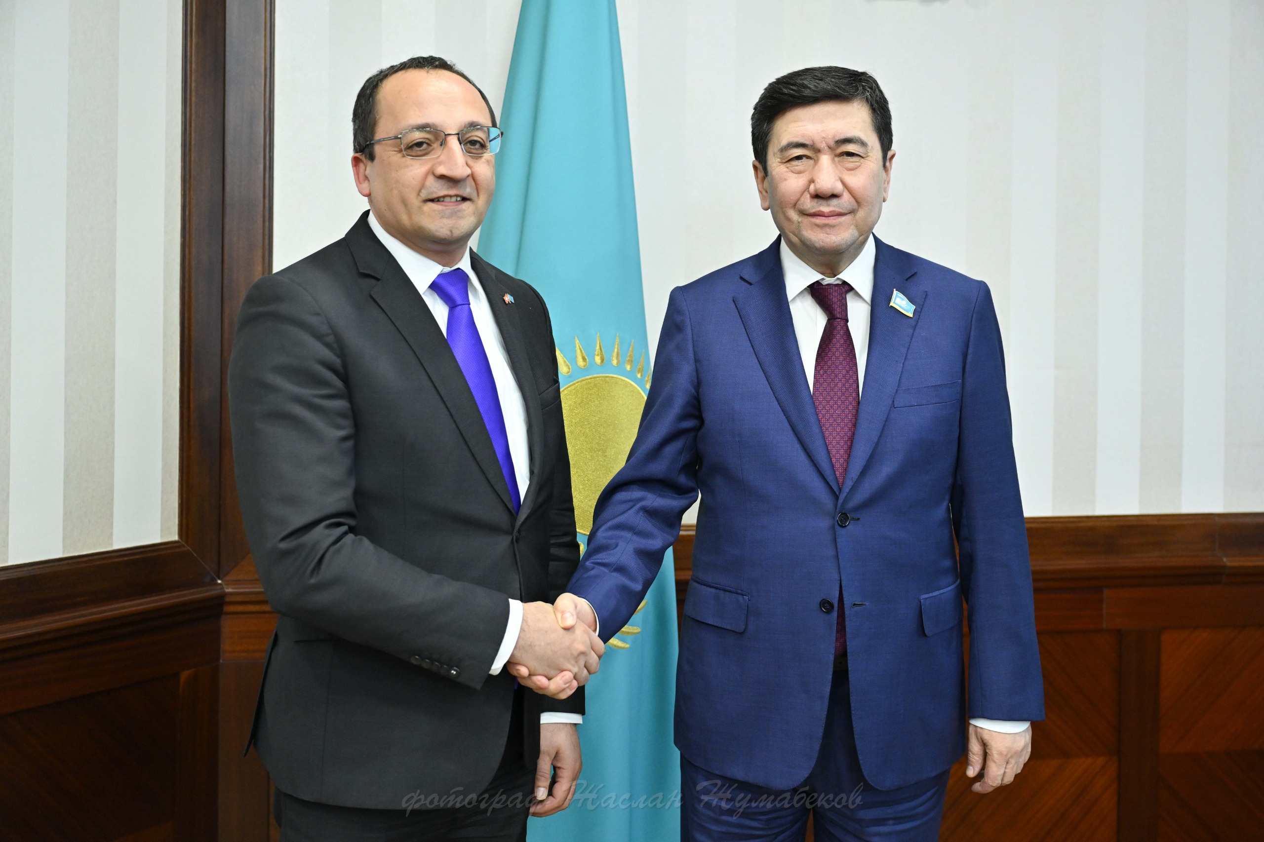 Shveısarııa elshisimen kezdesti