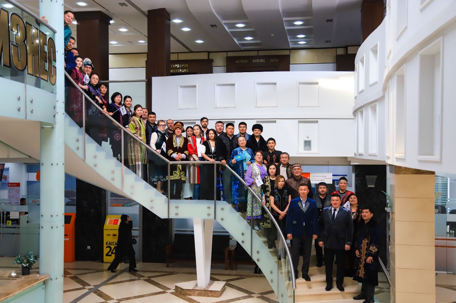 Ulttyq kıim kıetin qazaqtar sany kúnnen-kúnge artyp keledi