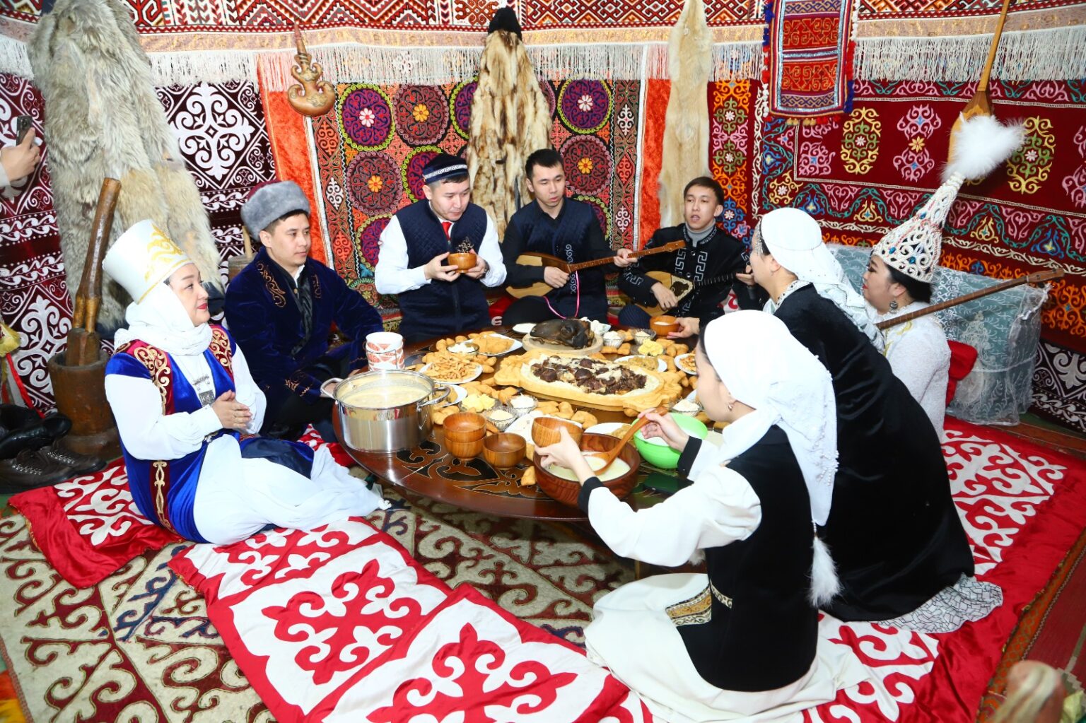 Til úırenýshilerge – Naýryzkóje