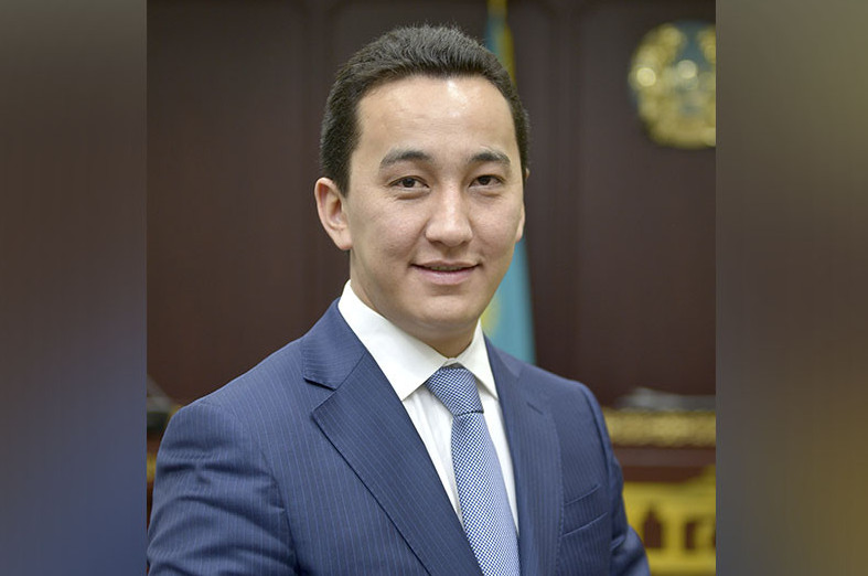 Depýtat BAQ-ta býkmekerlik keńseni jarnamalaýǵa tyıym salýdy usyndy