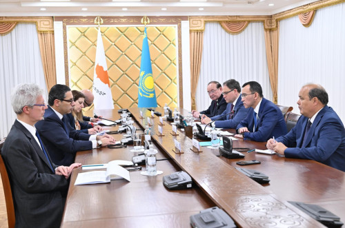 Máýlen Áshimbaev Kıpr Respýblıkasynyń syrtqy ister mınıstrimen kezdesti
