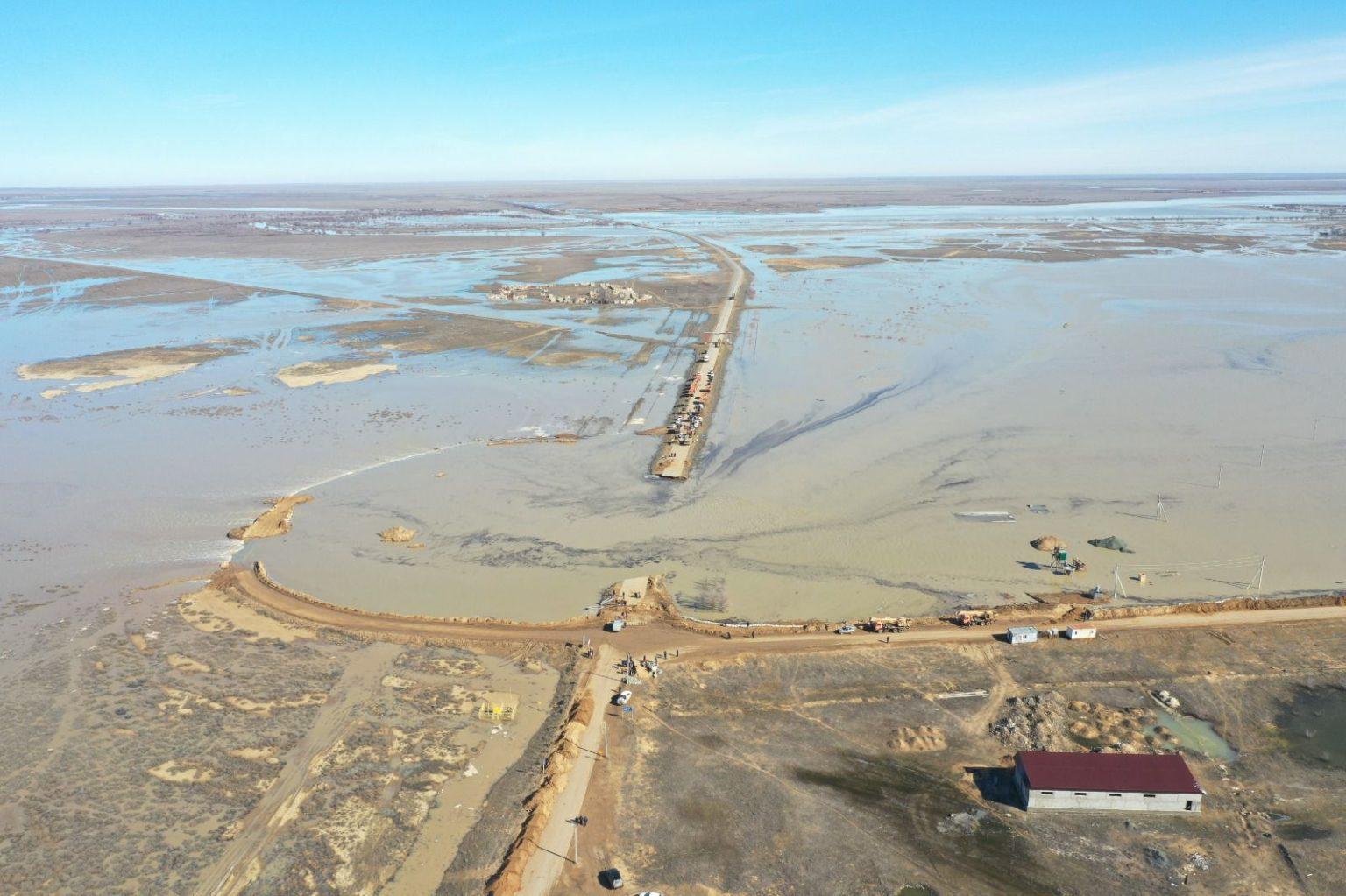 Turǵyndar qaıyqpen qatynap júr