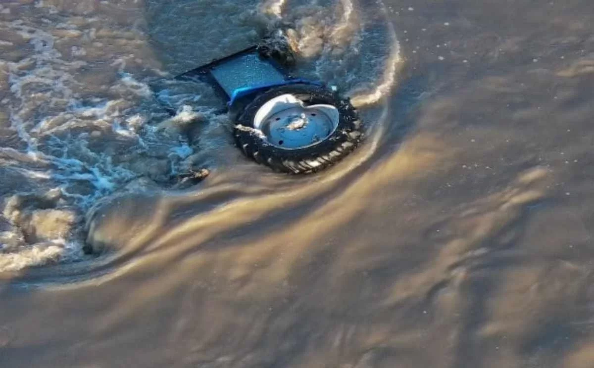 Abaı oblysynda eki adam traktormen birge sýǵa batyp ketti