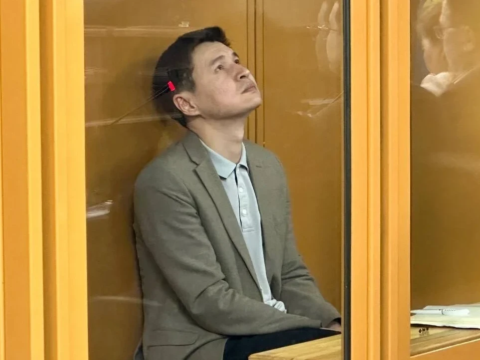 «Bizdi bólek otyrǵyzyńyzshy»:Bıshimbaev Baıjanovqa qysym kórsetip otyr