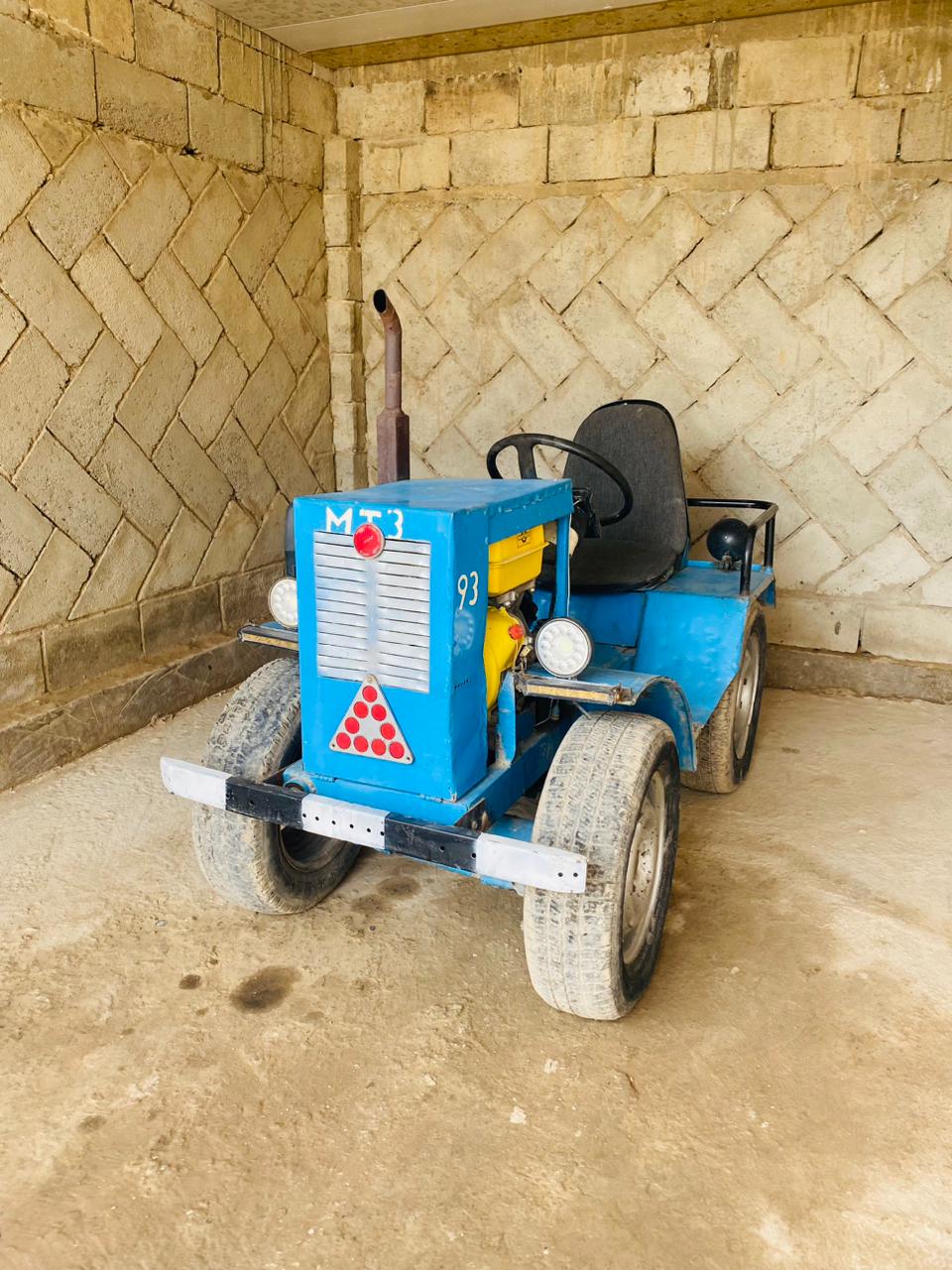 Kolledjde jasalǵan traktor