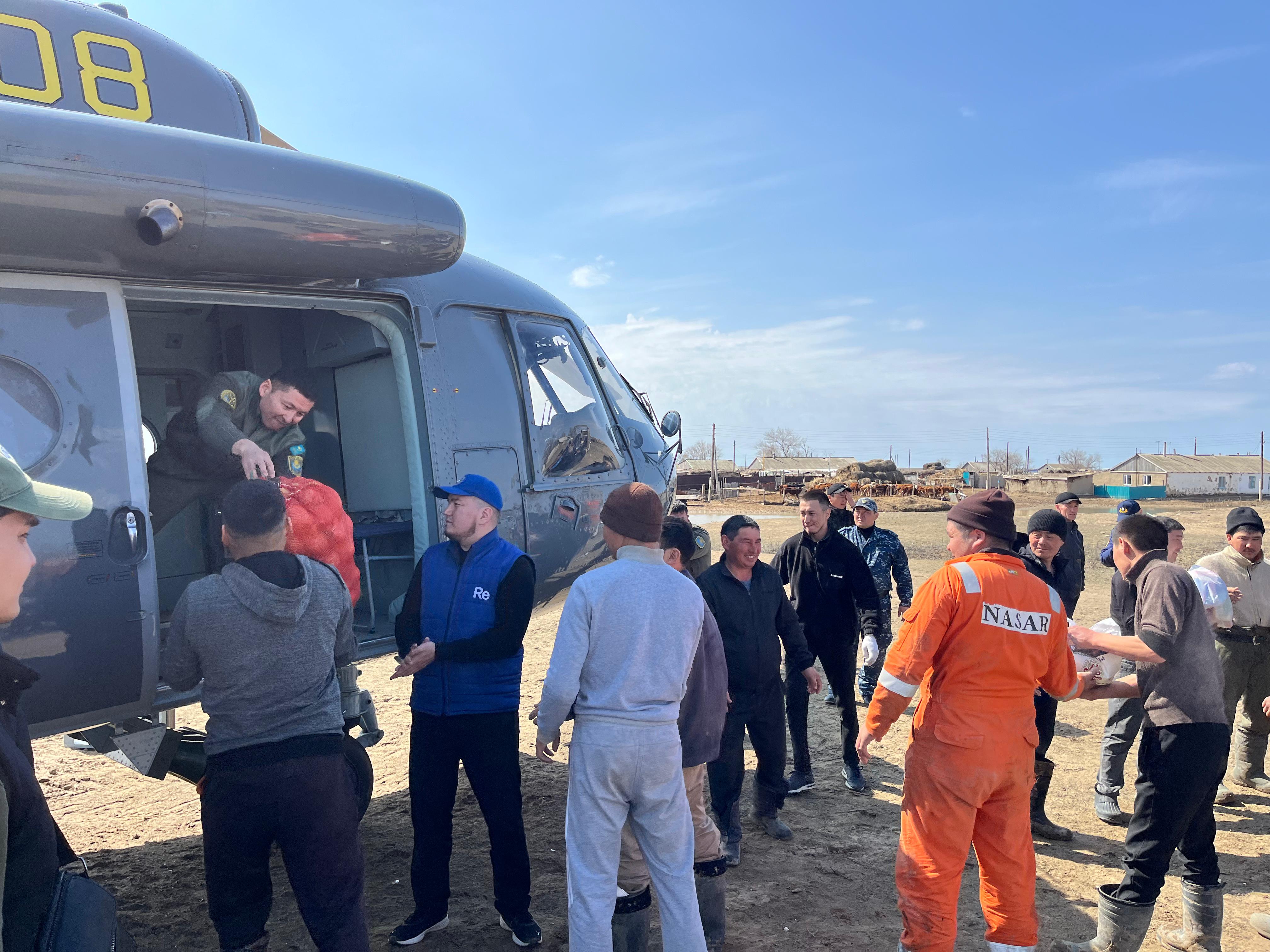 Turǵyndardy qaýipsiz jerge kóshirdi