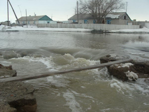 Aqtaýdan atyraýlyq turǵyndarǵa 3 tonna gýmanıtarlyq kómek jóneltildi