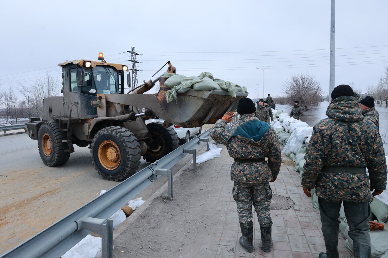 Tobyl jaǵasyndaǵy tosqyn sharalaryna iri kásiporyndar da tartyldy