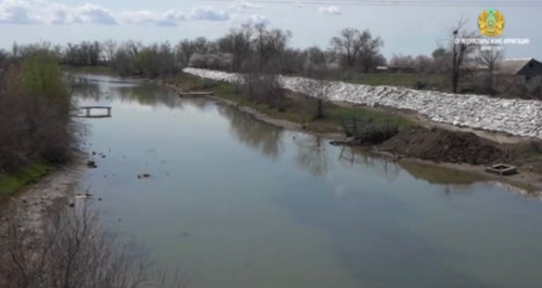 Atyraýda tasqyn sýyn qabyldaıtyn oryndar daıyndalyp jatyr