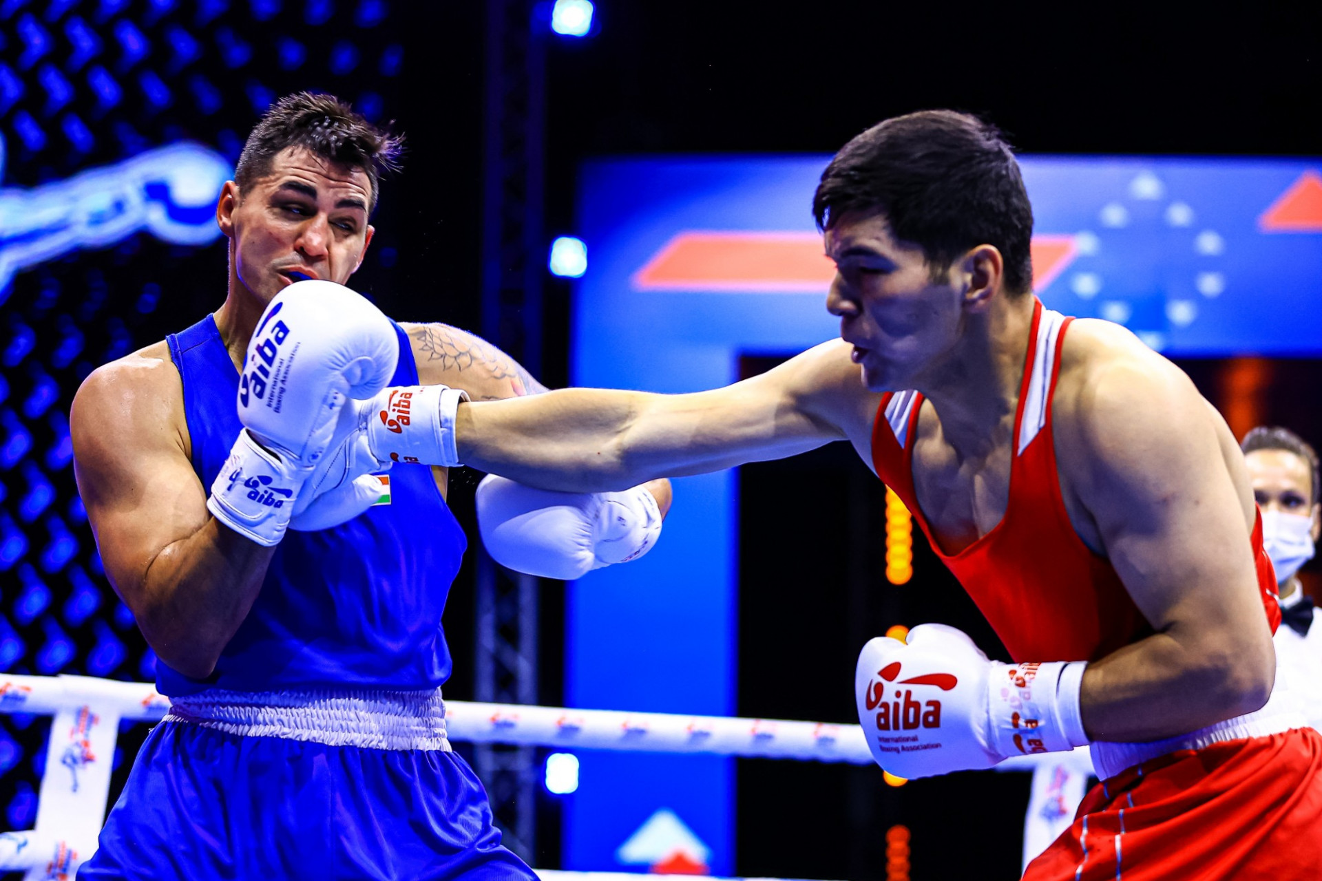 Úsh boksshymyz úzdikter qatarynda