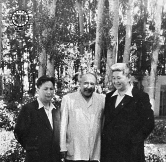 Qazaq-qyrǵyz bir týǵan, alǵa qaraı umtylǵan...