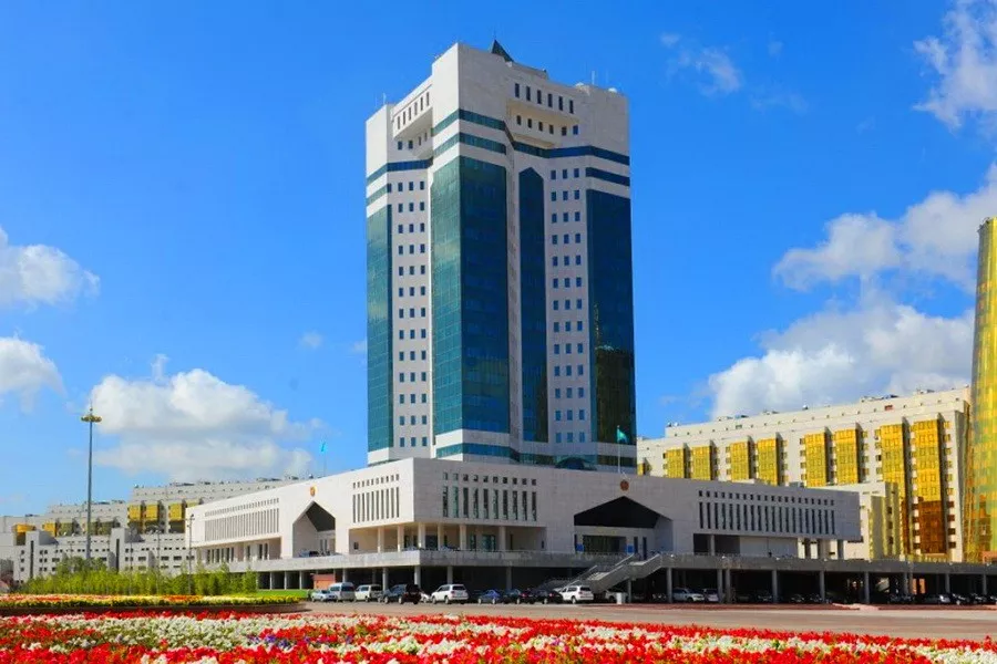 Úsh mınıstrlikte kadrlyq aýys-túıis boldy