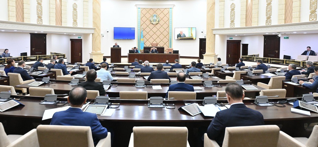 Ǵylymı qyzmetkerlerdi yntalandyratyn zań