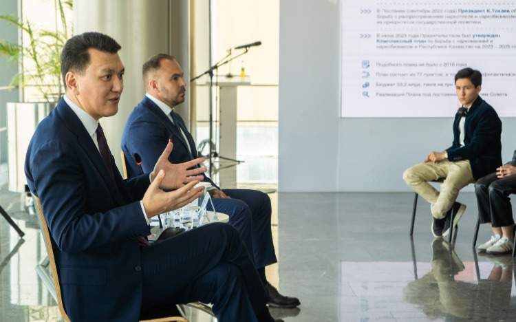 Qyrǵyz jastarynyń ókilderimen kezdesti