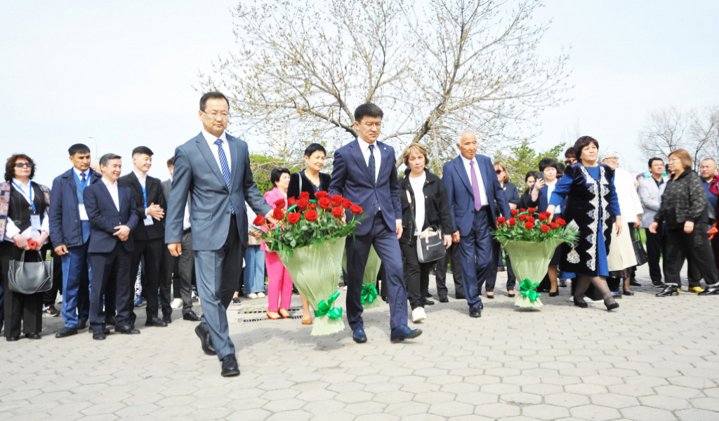 Birtýar aqynǵa qurmet