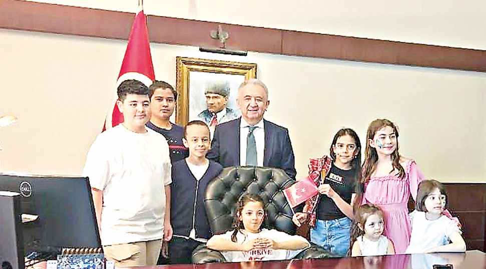 Ǵajaıyp áleminiń keıipkerine endi