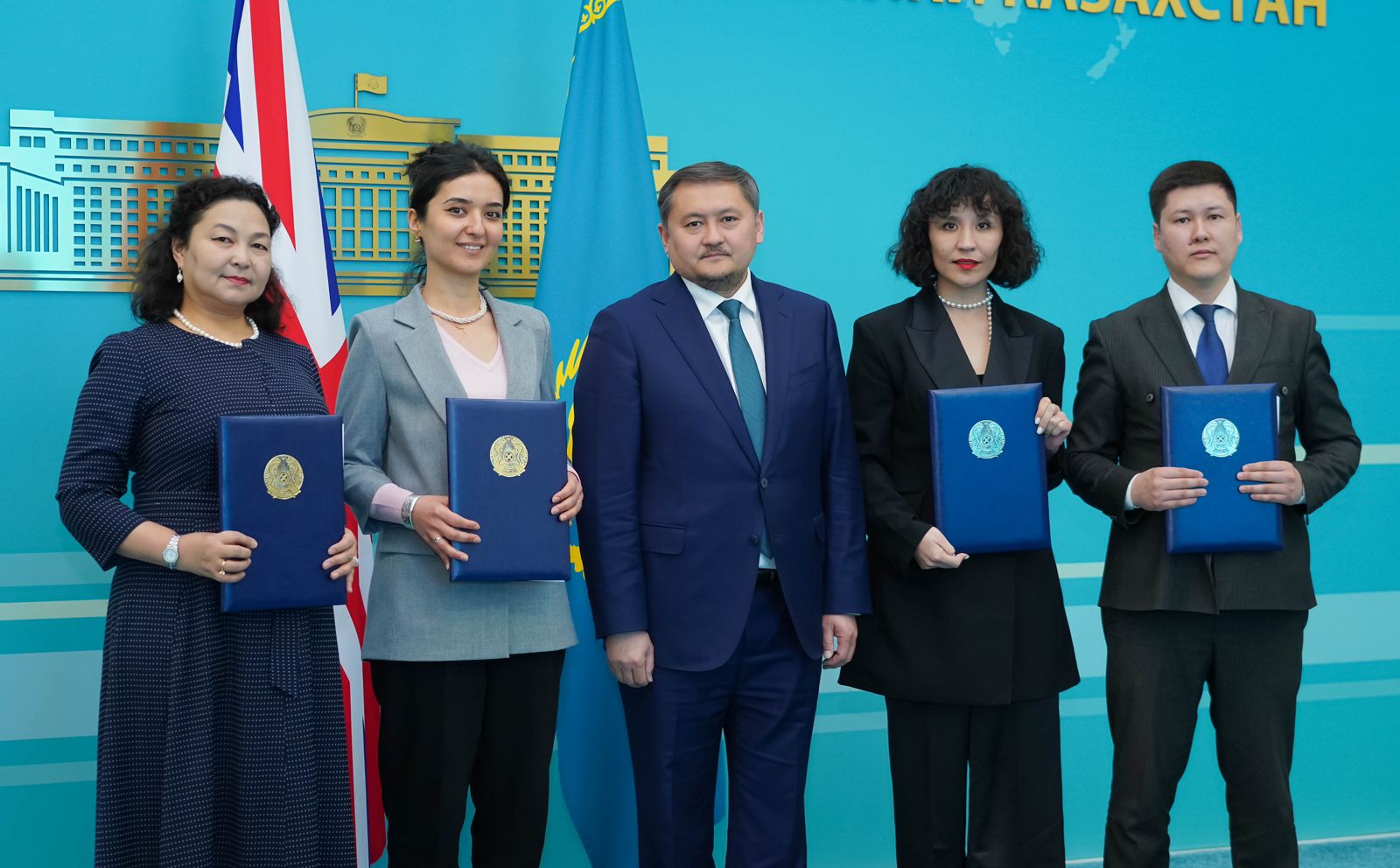 «Til-Qazyna» ortalyǵy Oksford ýnıversıtetimen kelisim ornatty