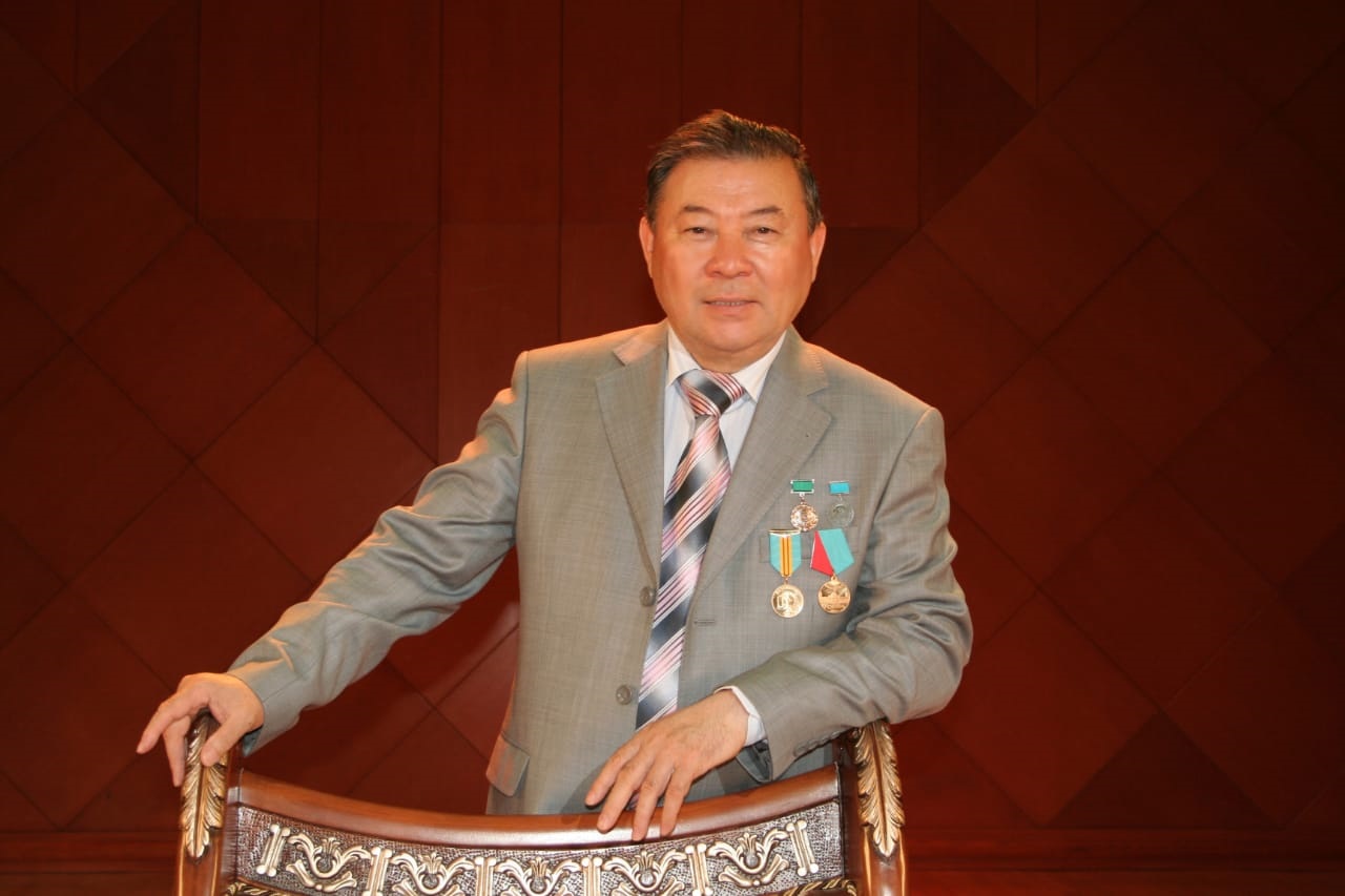 Sáýlebek ASYLHAN: Teatrda tushynyp tamashalaıtyn spektakl az