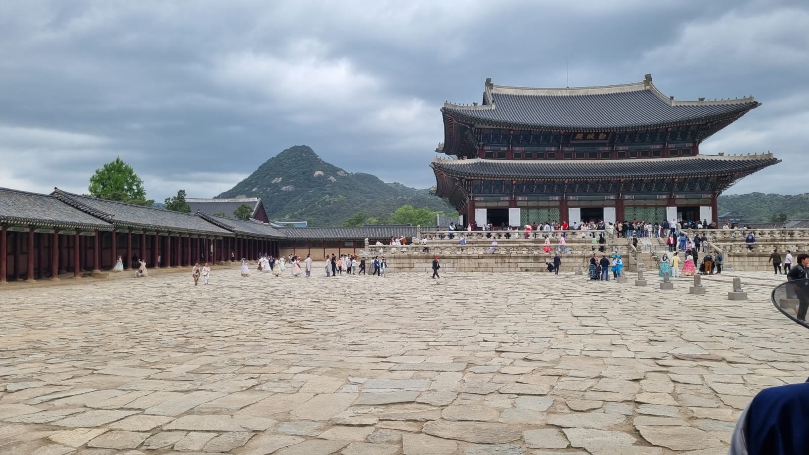 Kóz jaýyn alǵan Koreı túbegi