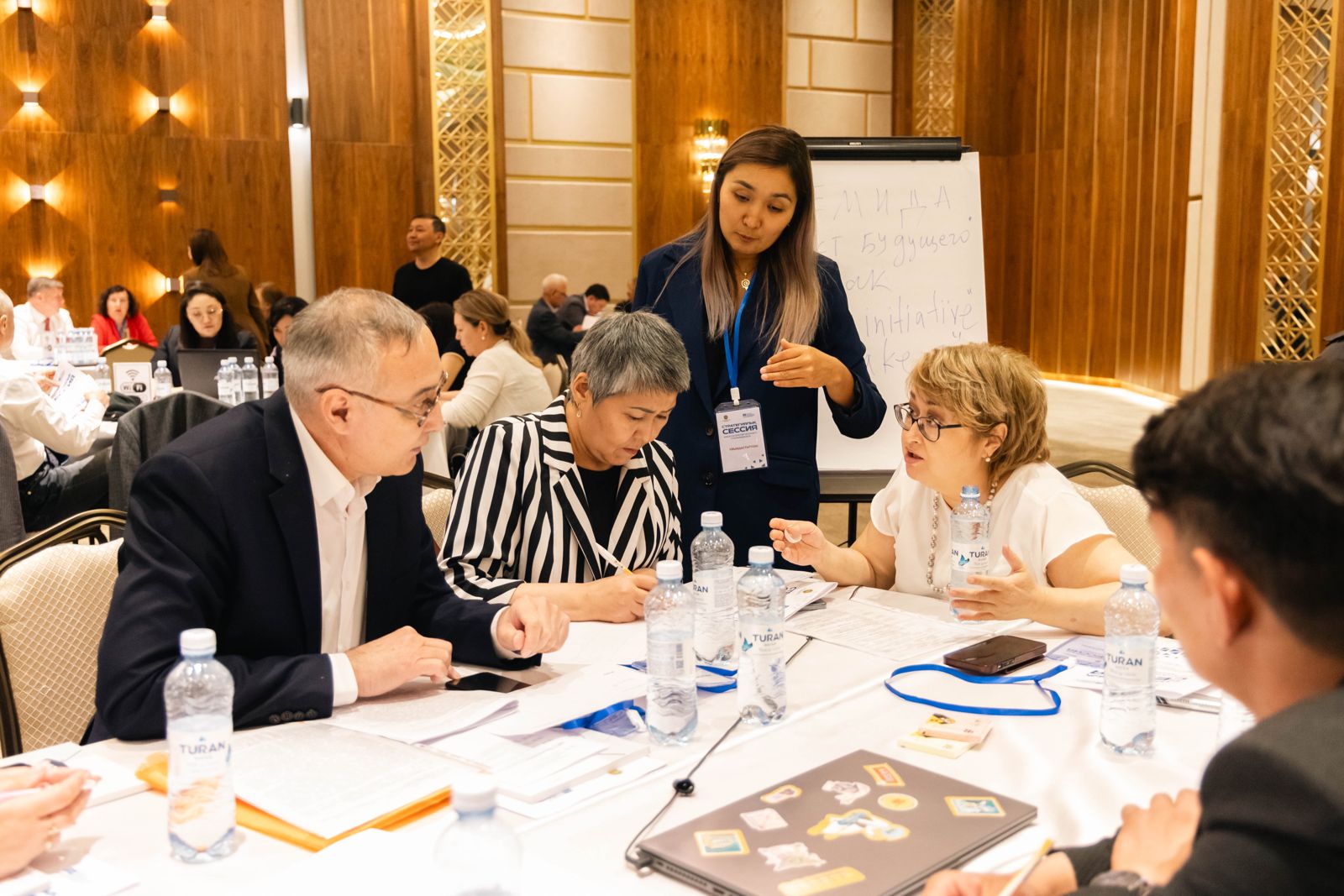 Qazaqstanda zań bilimin damytýdyń jańa tujyrymdamasy talqylandy