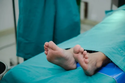 «О́zgeniń balasyn jerlegen». Qyzylorda dárigerleri máıitterdi shatastyrǵan