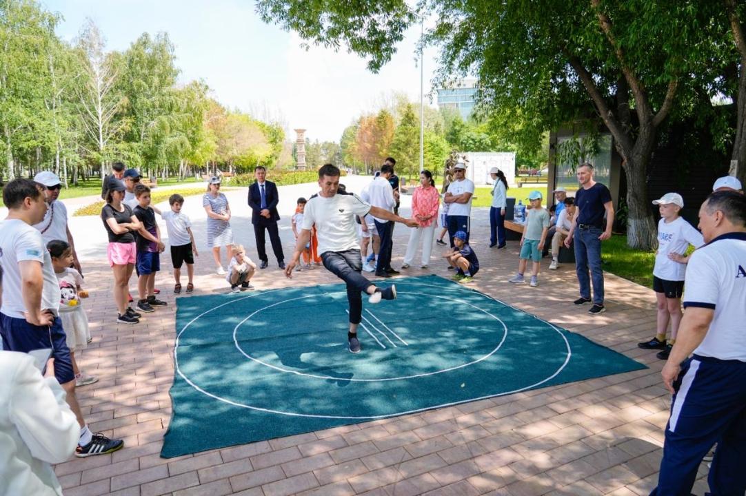 Ákeler kúnindegi qýanysh