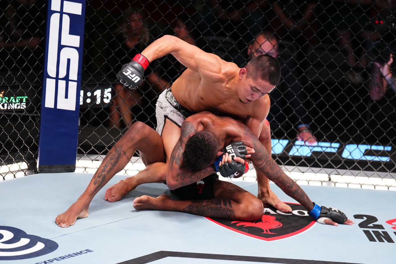 Asýdyń UFC-degi úshinshi jeńisi