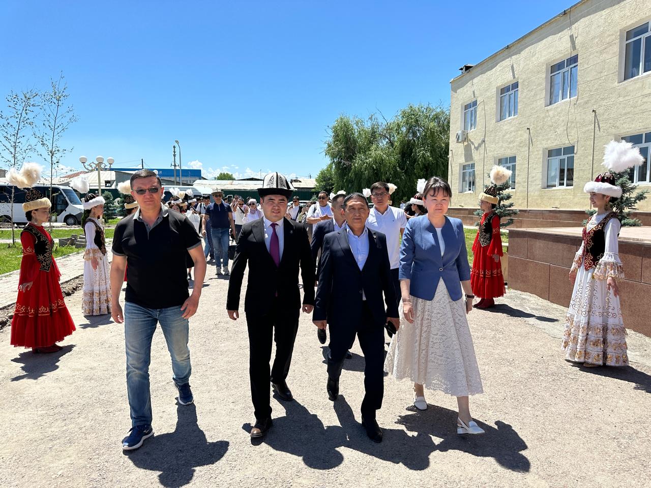 Baýyrlas el aqyndary eldikti jyrlady