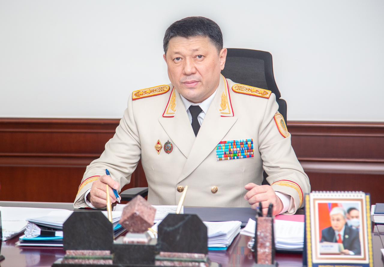 Erjan Sádenov: Zań men tártip – qoǵam ádilettiliginiń sharty