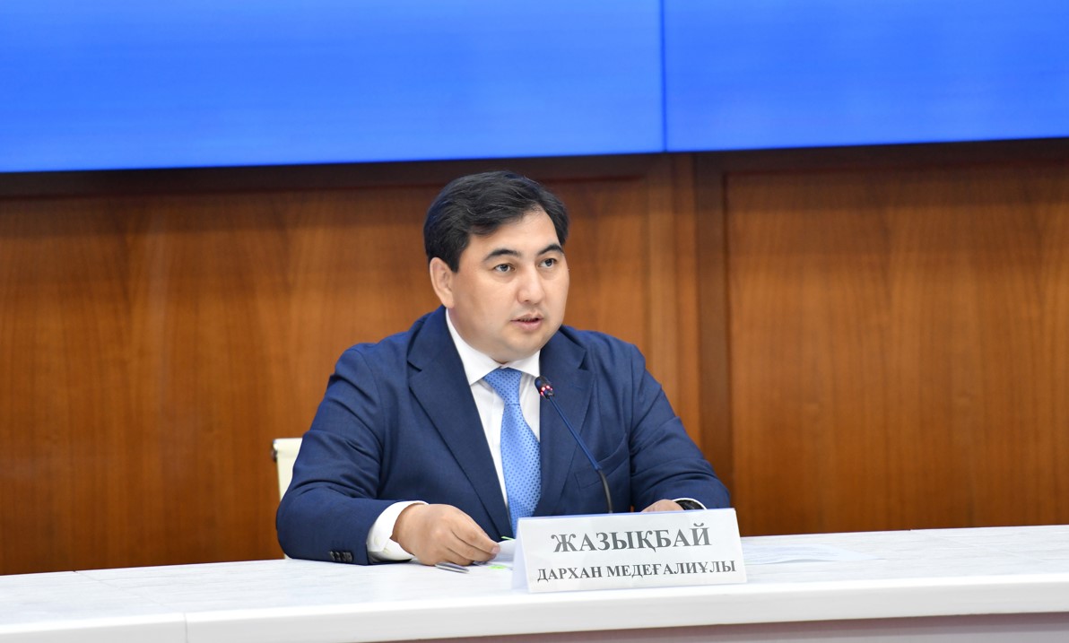 Darhan JAZYQBAI: Memlekettik qyzmetshi «Adal azamat» qaǵıdatyna saı bolýǵa tıis