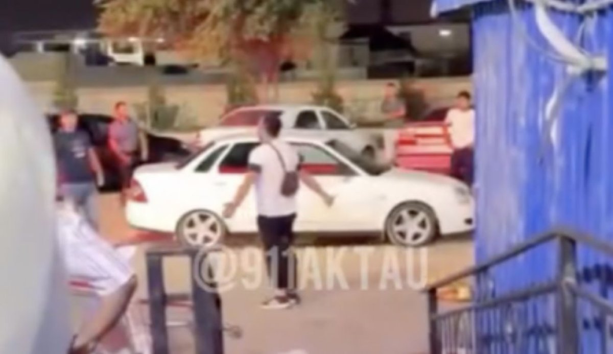 Mańǵystaý oblysynda er adam jurttyń kózinshe áıelin pyshaqtap tastady