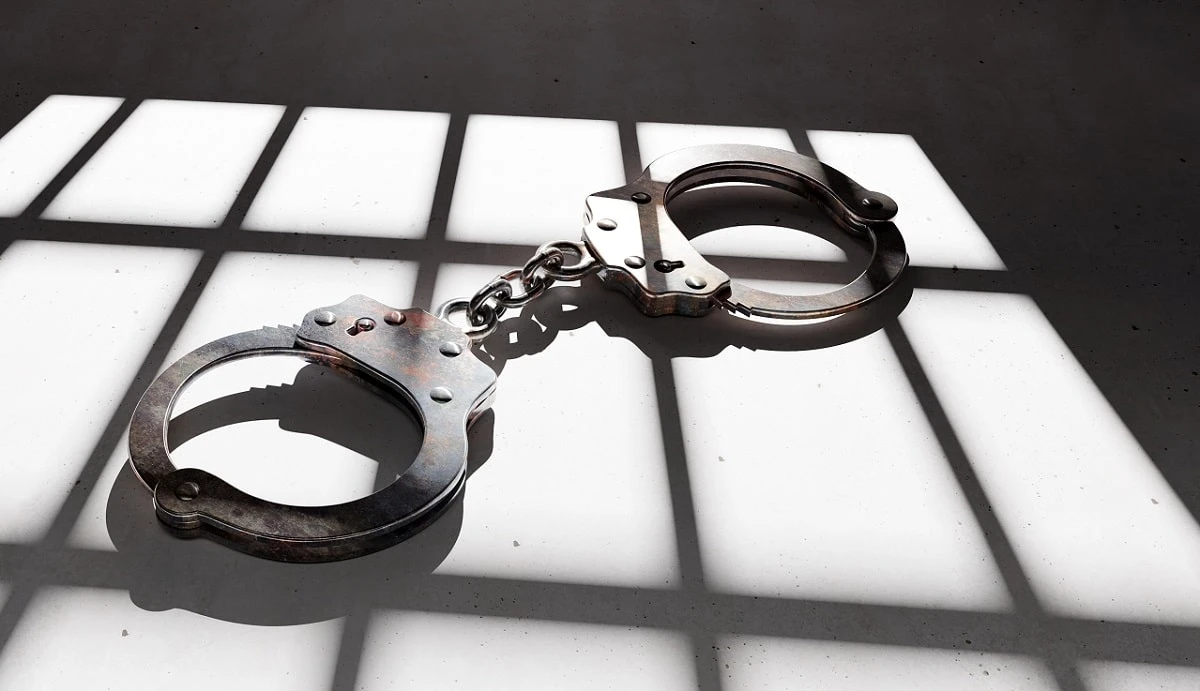 «12 jyl jasyrynǵan»: 17 mln teńgeni jymqyryp ketken dırektor ustaldy