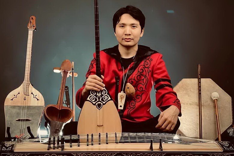 Jıyrma aspapta oınaıtyn jigit