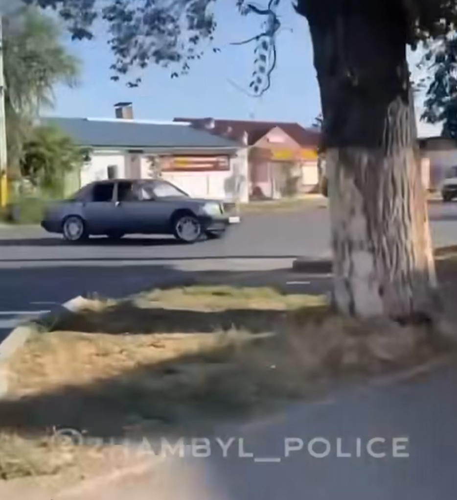 Tarazda jol erejesin óreskel buzǵan júrgizýshi jazalandy