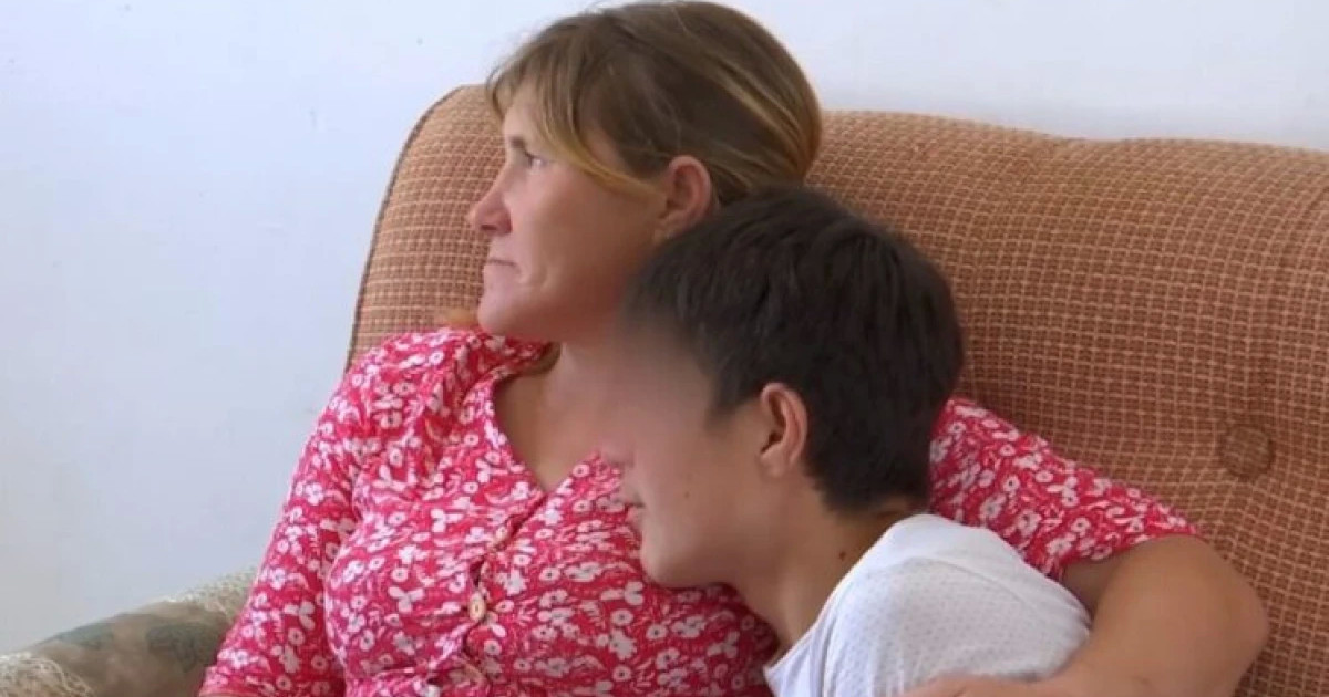 On úsh jyl quldyqta bolǵan anasy men ulyna páter berildi