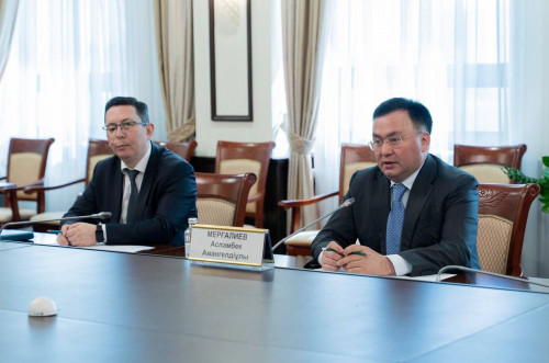 Aslambek Merǵalıev advokattar alqasynyń tóraǵasymen kezdesti