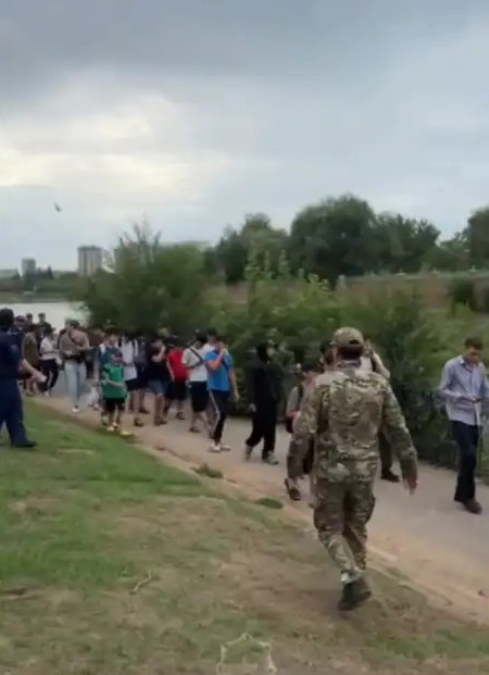 Qaýipsizdik erejelerin elemegen oqýshylardyń ata-analary aıyppul tóledi