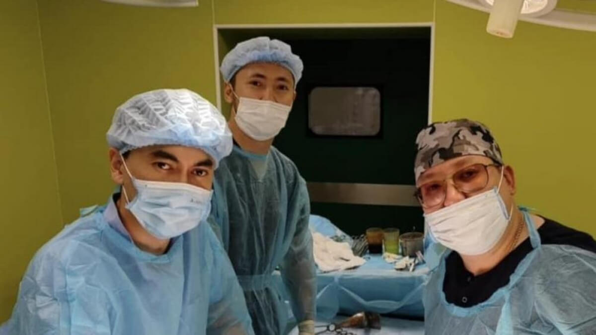 Jambyldyq onkologtar pasıentten salmaǵy 6 keli isikti sátti alyp tastady