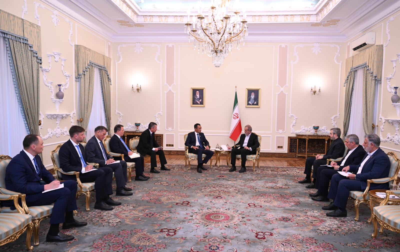 Senat Tóraǵasy Iran Prezıdentin ulyqtaý rásimine qatysty