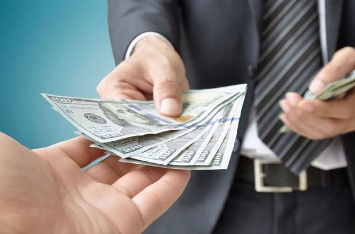 Almaty kommýnaldyq kásipornynyń basshysy para alǵany úshin sottaldy