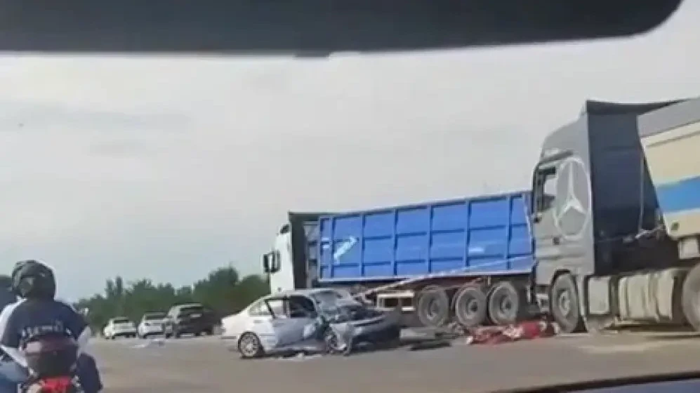 Almaty-Qonaev tasjolyndaǵy jol apatynan eki jaıaý júrginshi qaza tapty