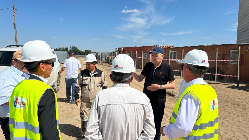 Máslıhat depýtattarymen  kezdesti