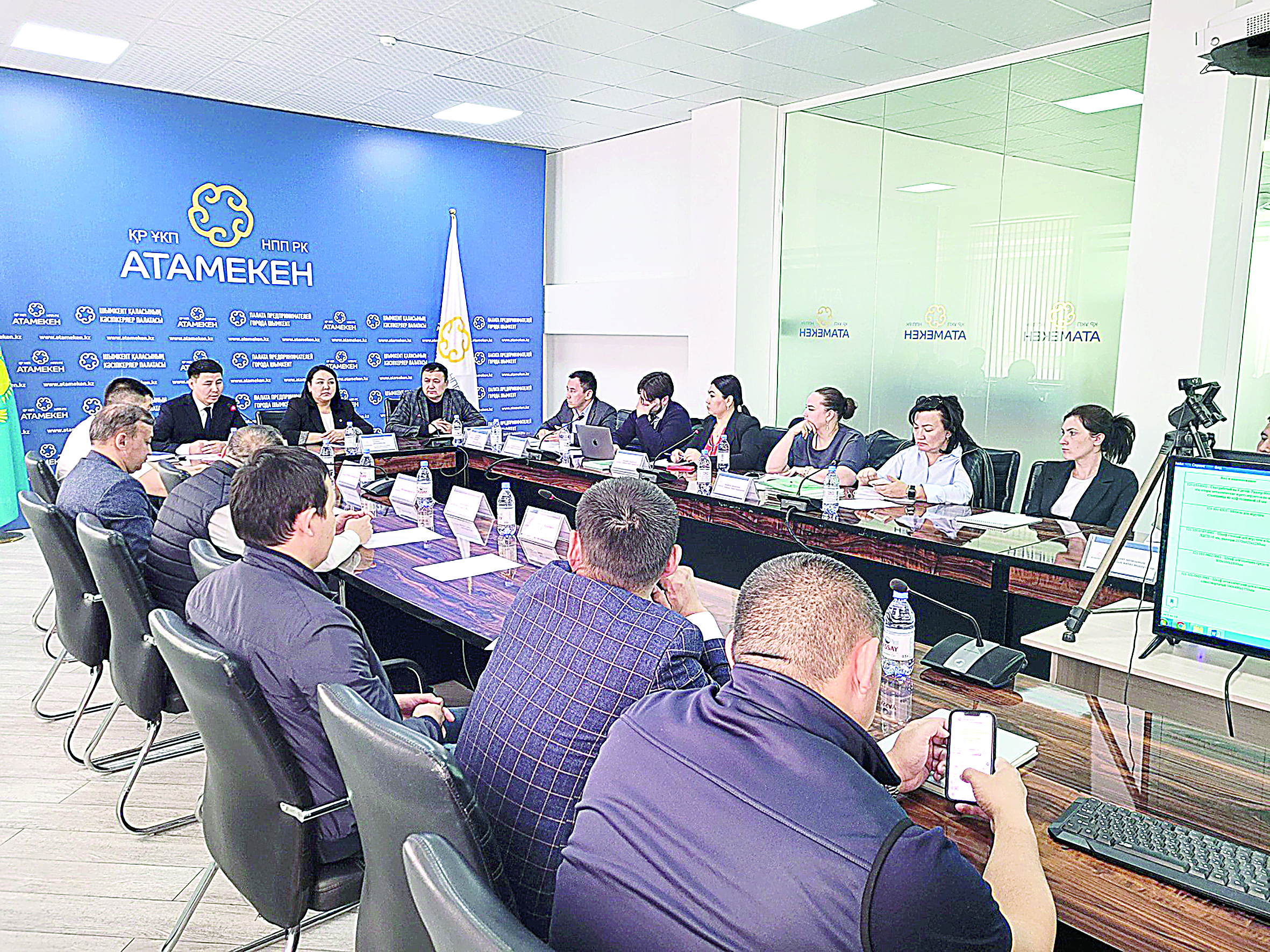 «Jaıly mektep» jergilikti taýar óndirýshilerge dem berdi