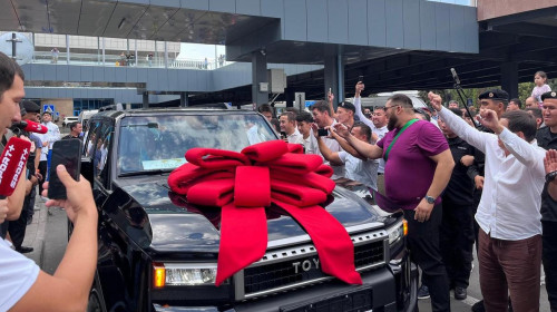 Dzıýdo federasııasy Ǵusman Qyrǵyzbaevqa kólik syılady (vıdeo)